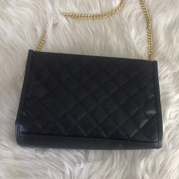 Black bag w/ gold chain - Picture 4 of 4